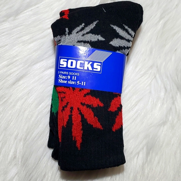 Other - Leaf print crew socks